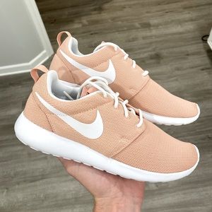 Nike Roshe One Sneakers Pink Stardust Women’s Size 6.5 7 7.5 8 8.5 9.5 10 NEW!